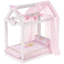 Кроватка для куклы DECUEVAS Мария, с аксессуарами55 см (55028) Кроватка для куклы DECUEVAS Мария, с аксессуарами55 см (55028)