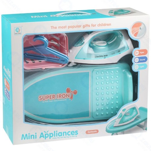 Игрушечный утюг Наша Игрушка с гладильной доской и аксессуарами (YH189-6B)